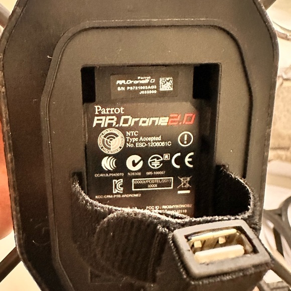 PARROT AR. DRONE 2.0 ELITEl EDITION QUADRICOPTER - WiFi - Free iOS & Android - Picture 6 of 16